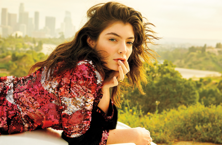 La cantautrice Lorde pubblica una nuova canzone dopo quattro anni di assenza