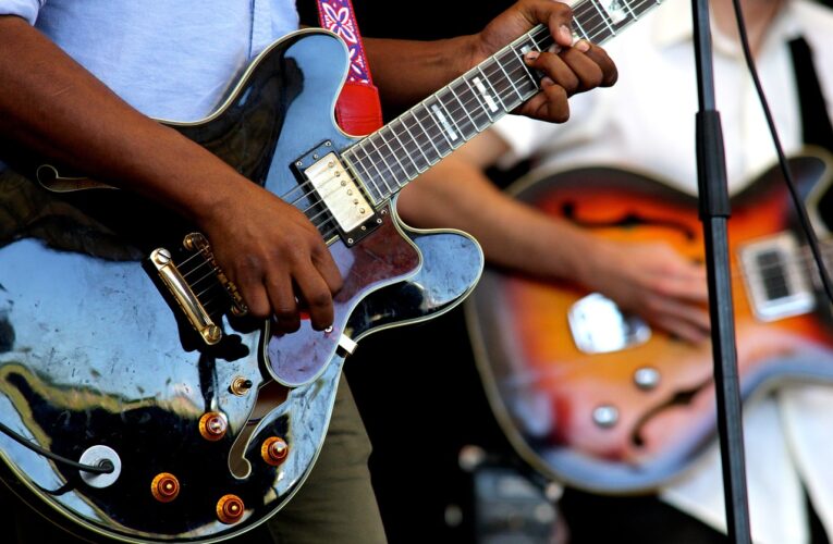 Il rock: un’esplosione di energia e ribellione nella storia della musica