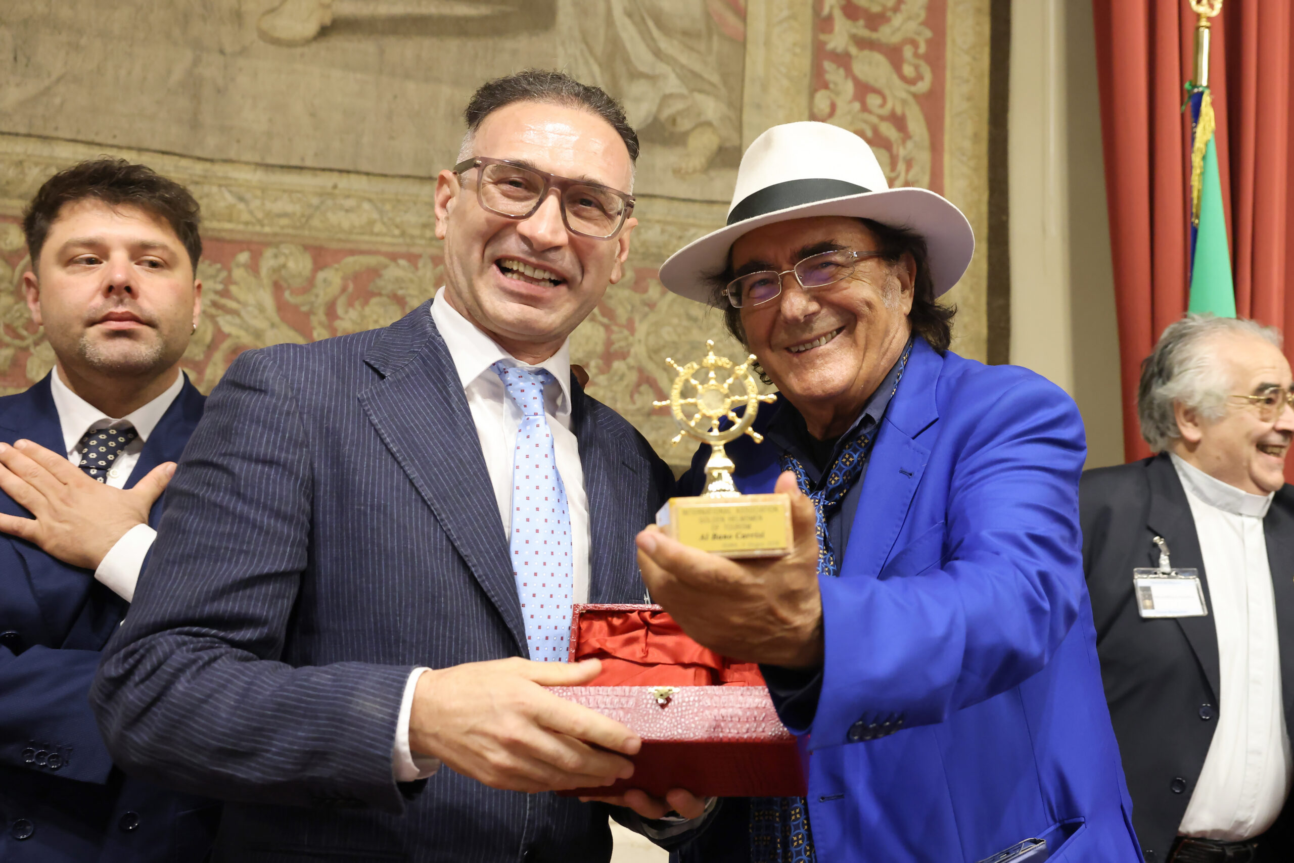#albanocarrisi,